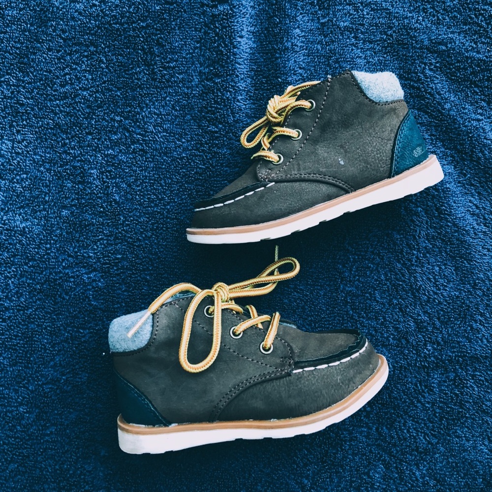 Dressy yet casual Children’s Place Boy shoes